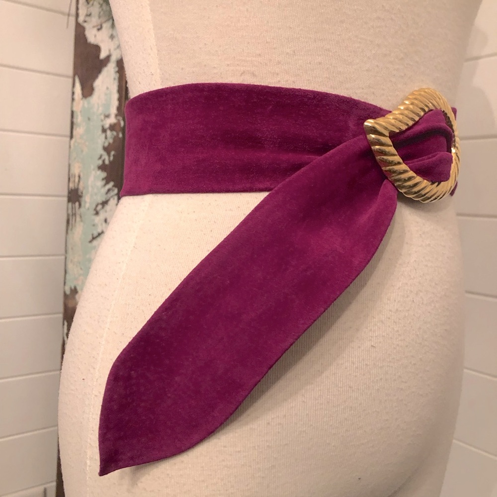 Vintage Magenta Suede Wrap Belt with Gold Oval Buckle - Picture 4 of 8